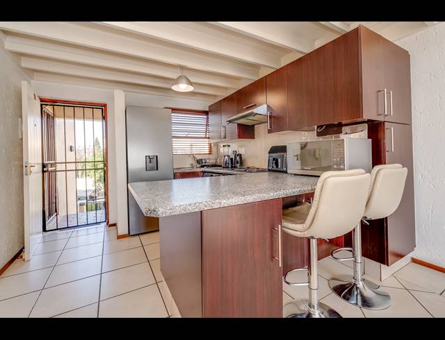 2 BEDROOM APARTMENT FOR SALE IN LONEHILL